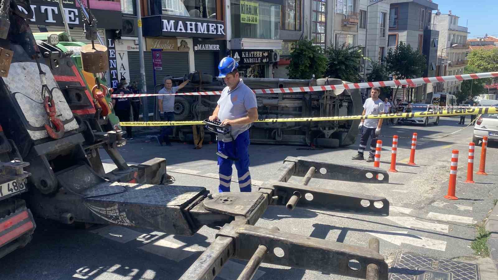 Fatih’te İETT otobüsü ile ambulans çarpıştı: 5 yaralı