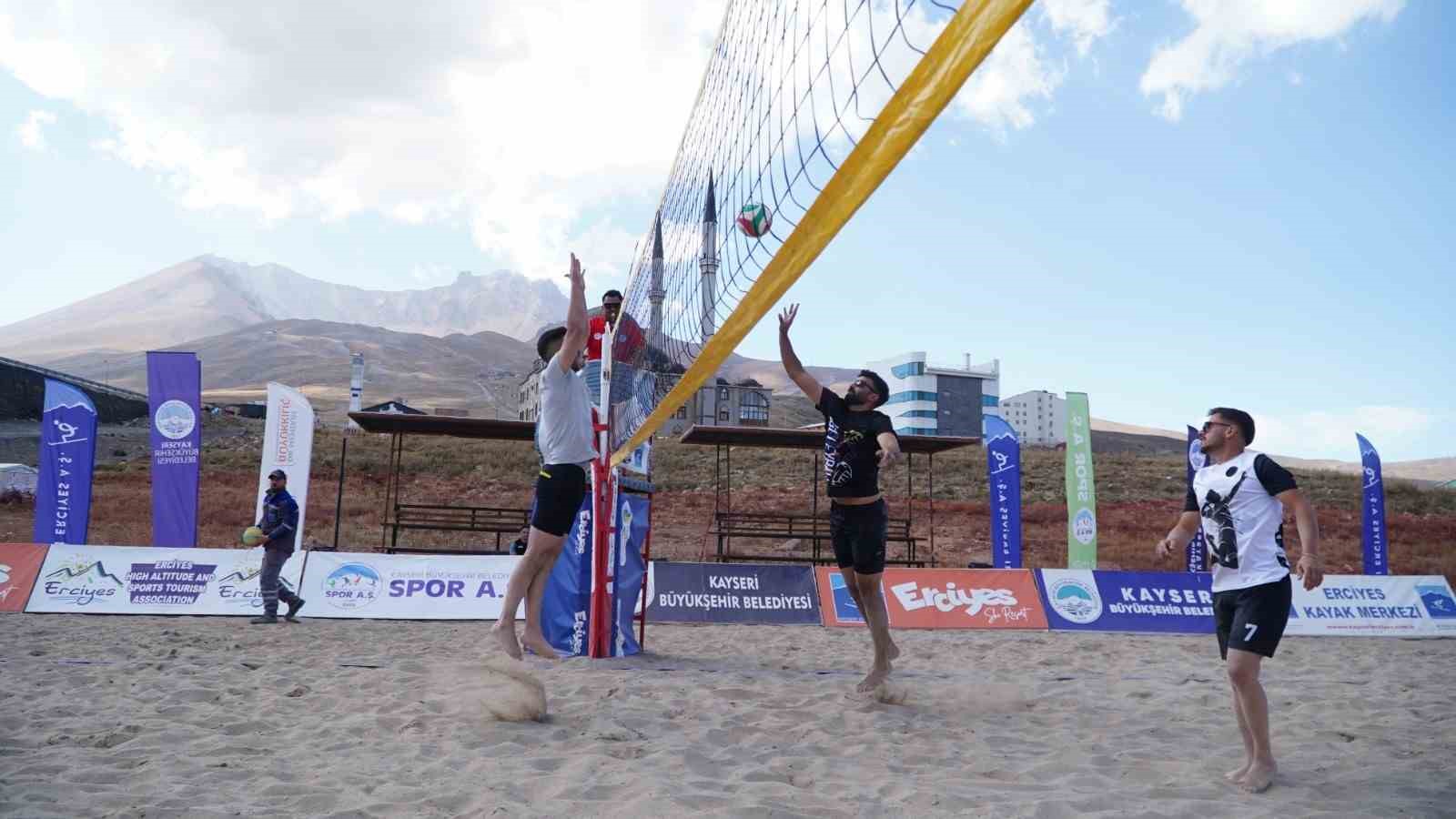 Erciyes, voleybol tutkunlarını buluşturacak