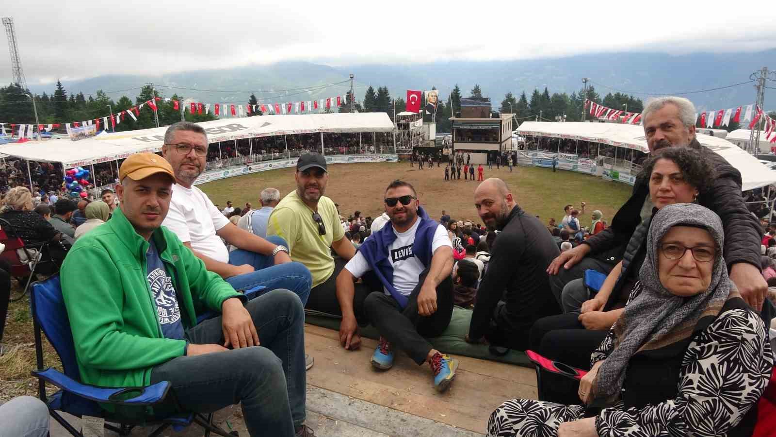 Artvin’in Kafkasör Yaylası’nda boğaların 45. randevusu nefes kesti