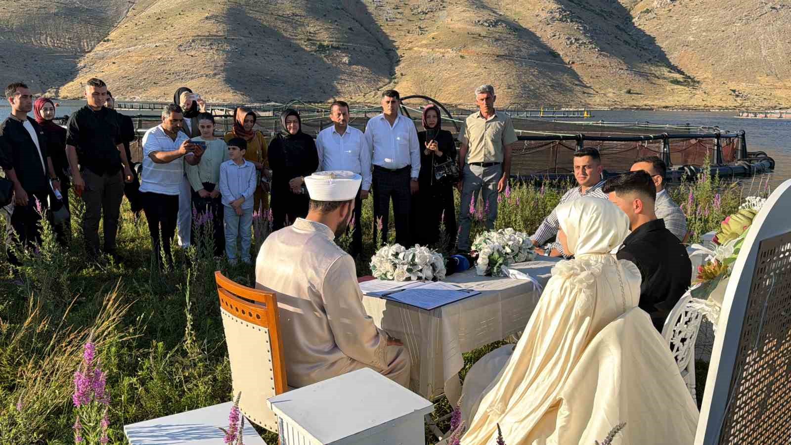 Yüzen adada "evet" dediler