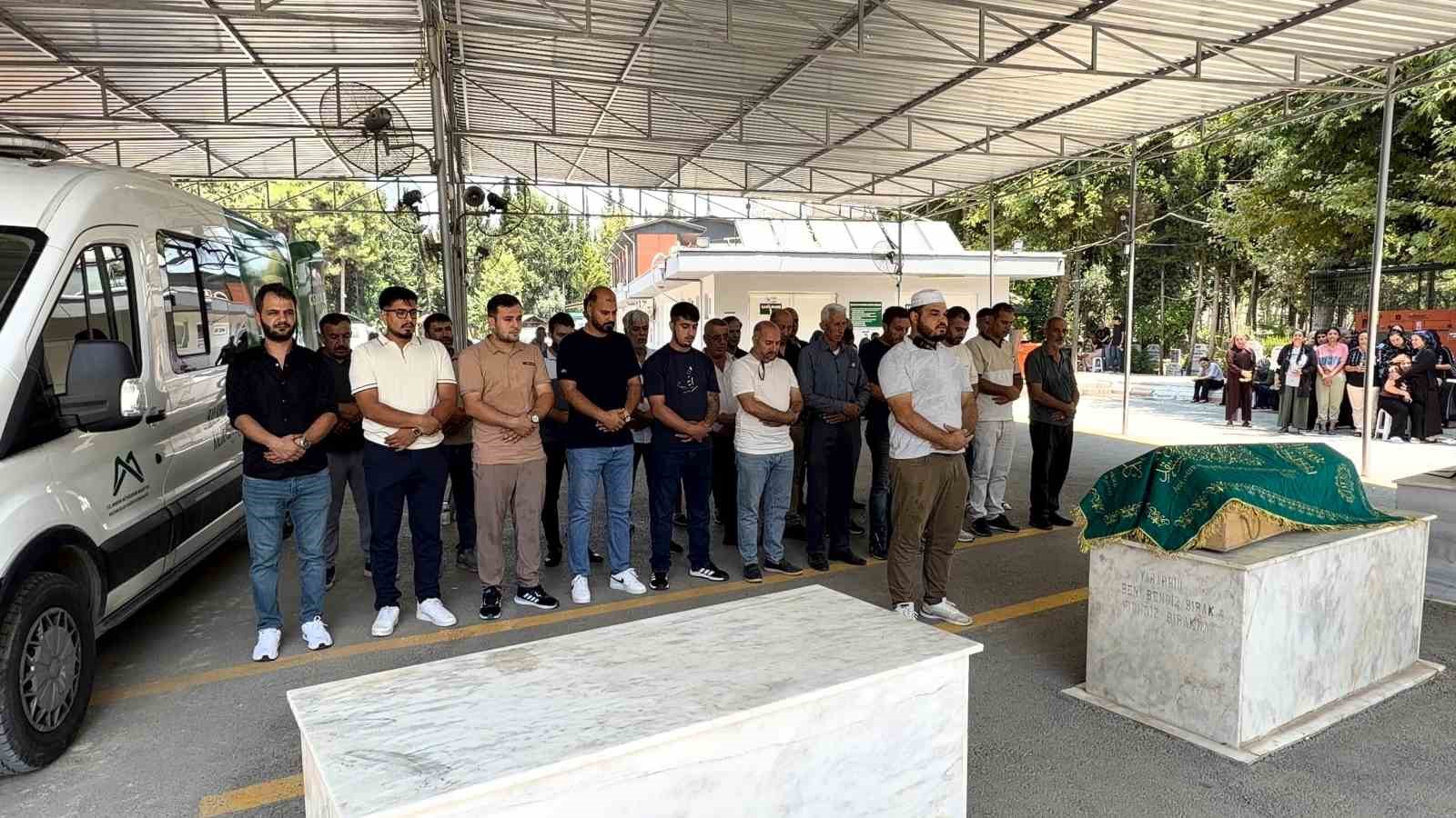 Balkonda akıma kapılarak ölen 1,5 yaşındaki Yamaç Ali son yolculuğuna uğurlandı