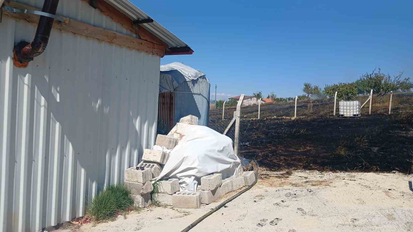 Otluk alanda çıkan yangın söndürüldü