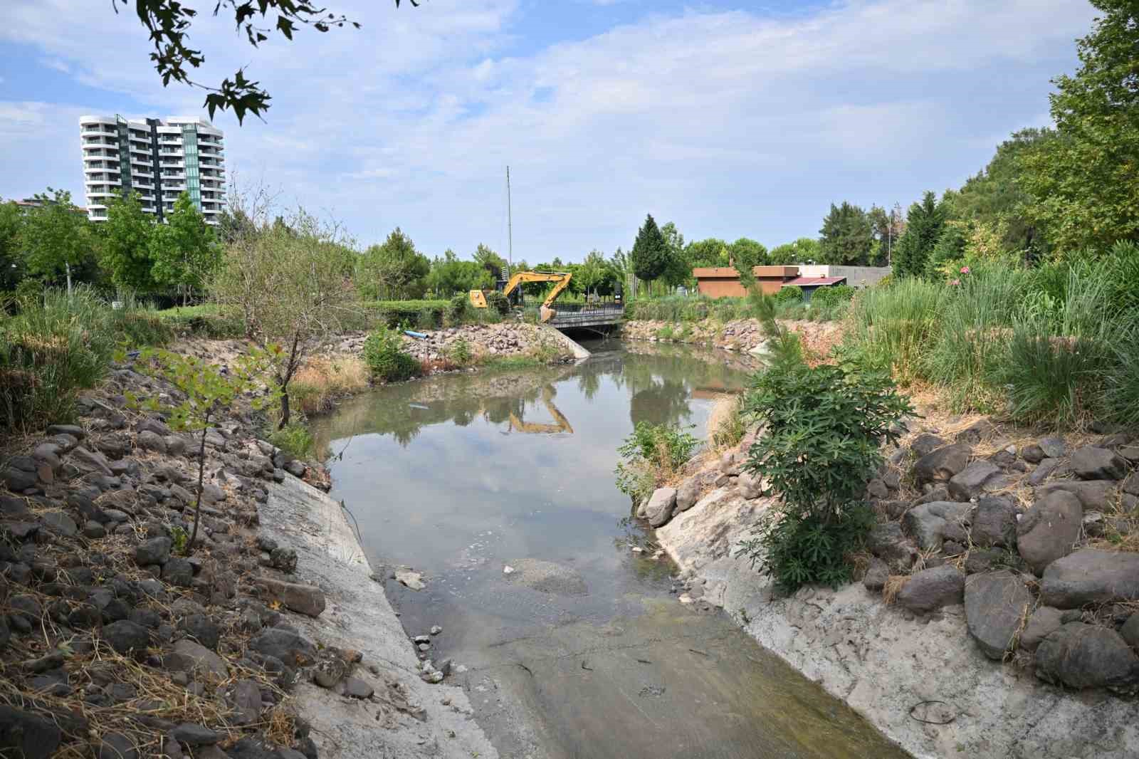 Manisa’nın derelerinde koku ve kirliliğe karşı kapsamlı temizlik