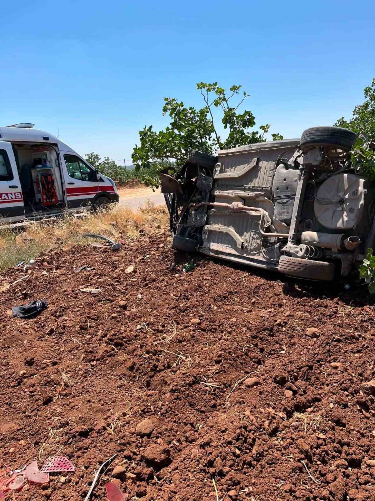 Gaziantep’te takla atan otomobilde 3 kişi yaralandı