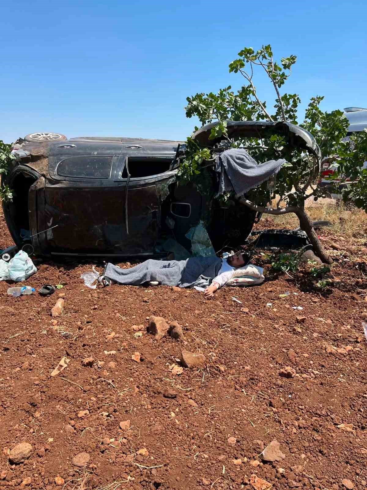 Gaziantep’te takla atan otomobilde 3 kişi yaralandı