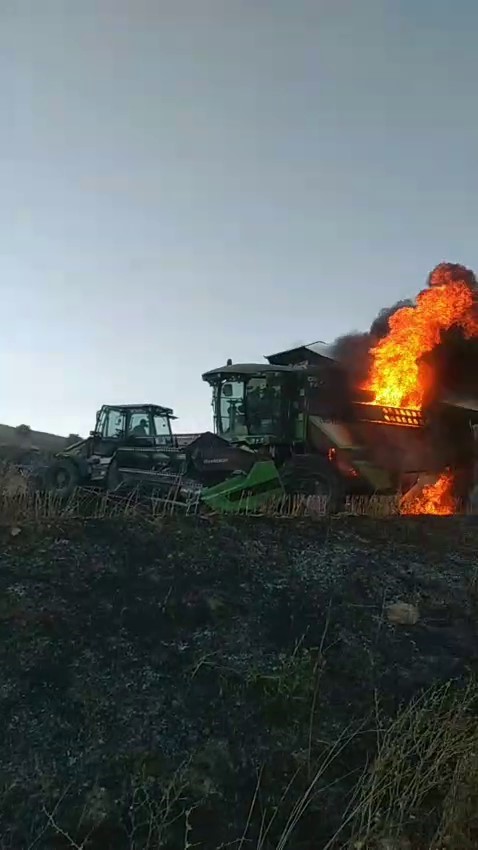 Sivas’ta hasat sırasında biçerdöver alev topuna döndü