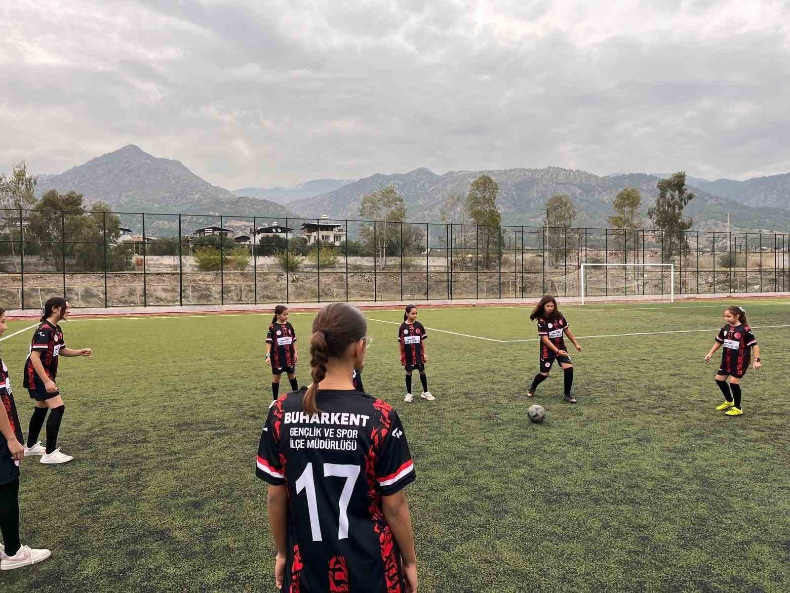 Buharkent’te uyuşturucuyla mücadeleye futbol desteği