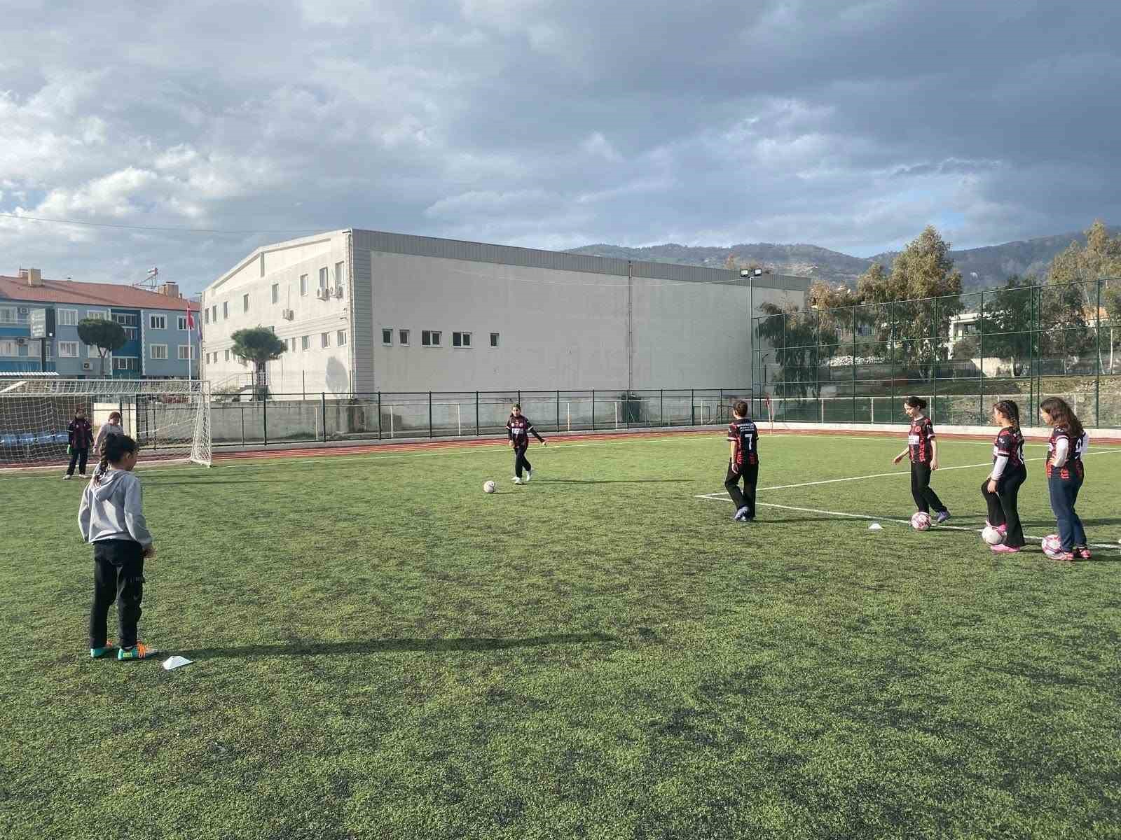 Buharkent’te uyuşturucuyla mücadeleye futbol desteği
