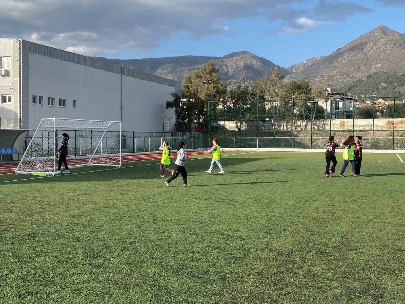 Buharkent’te uyuşturucuyla mücadeleye futbol desteği