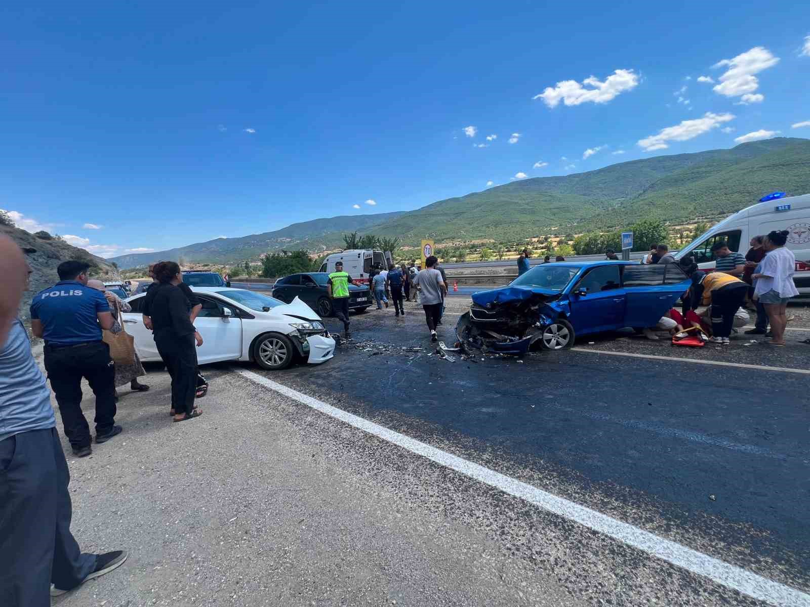 Kastamonu’da iki otomobil çarpıştı: 5 yaralı