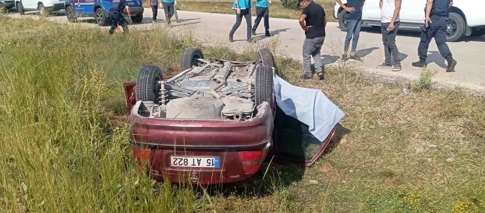 Burdur’da otomobil şarampole devrildi: 1 ölü, 1 yaralı