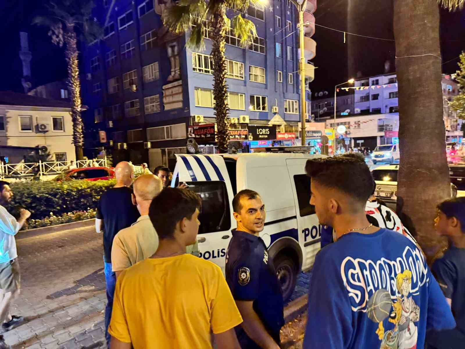 Muğla’da çatıya çıkan genç ikna edilerek aşağı indirildi