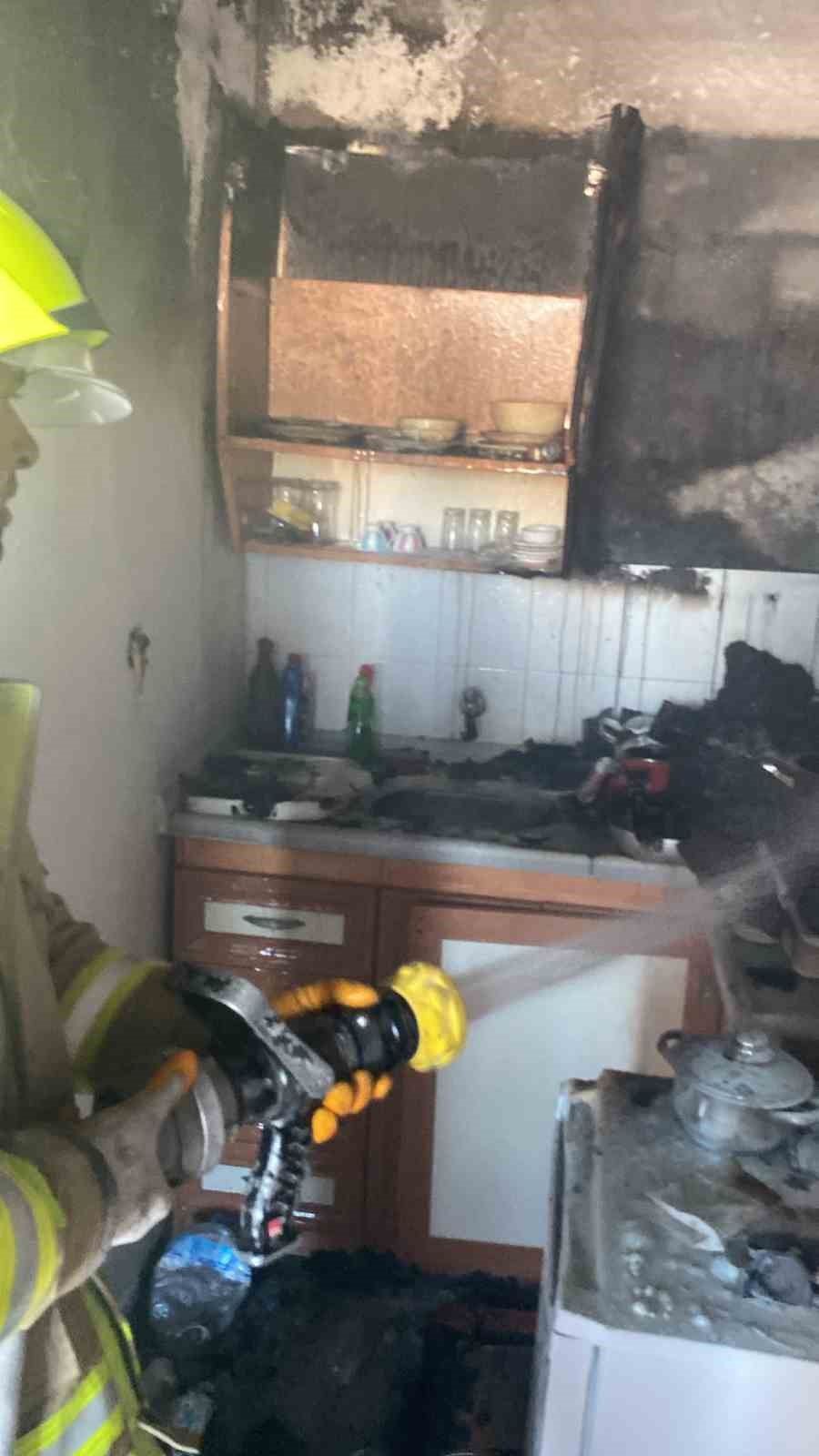 Avşa Adası’nda ev yangını paniğe neden oldu
