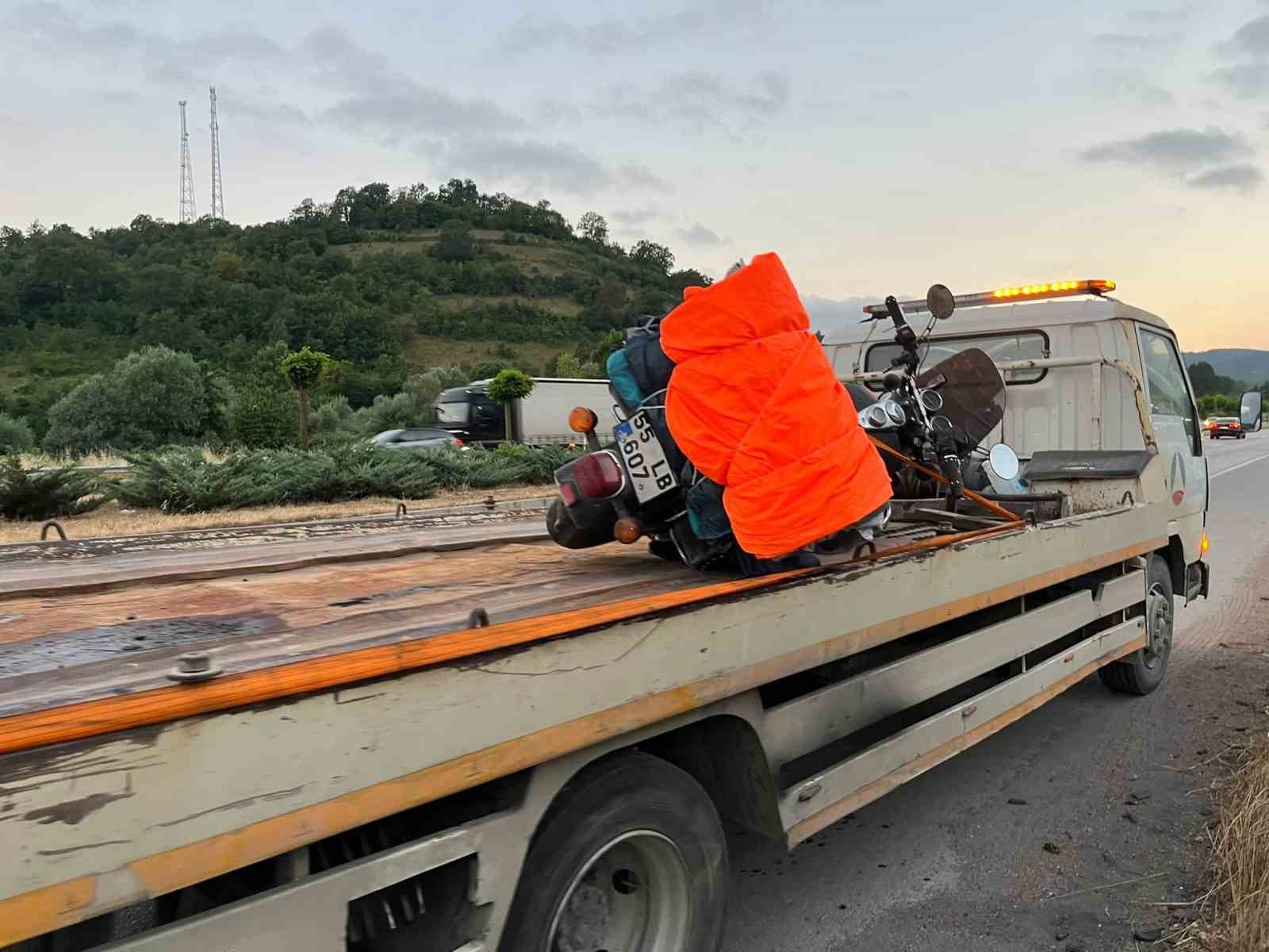 Samsun’da köpeğe çarpan motosikletteki sürücü ve yolcu yaralandı
