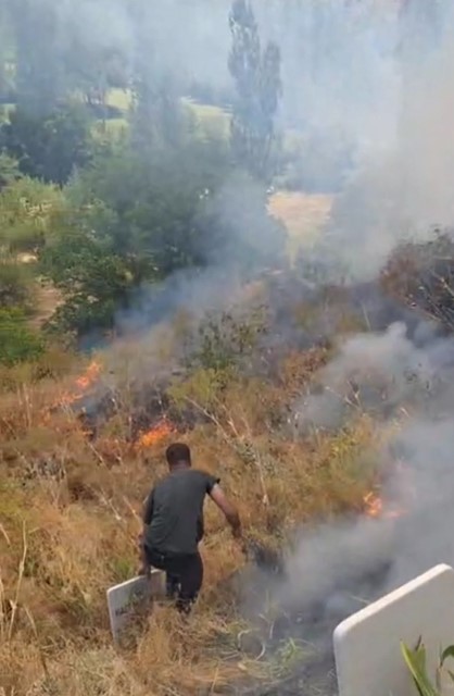 Bitlis’te kereste atölyesinde yangın: Ev, atölye ve mezarlık zarar gördü