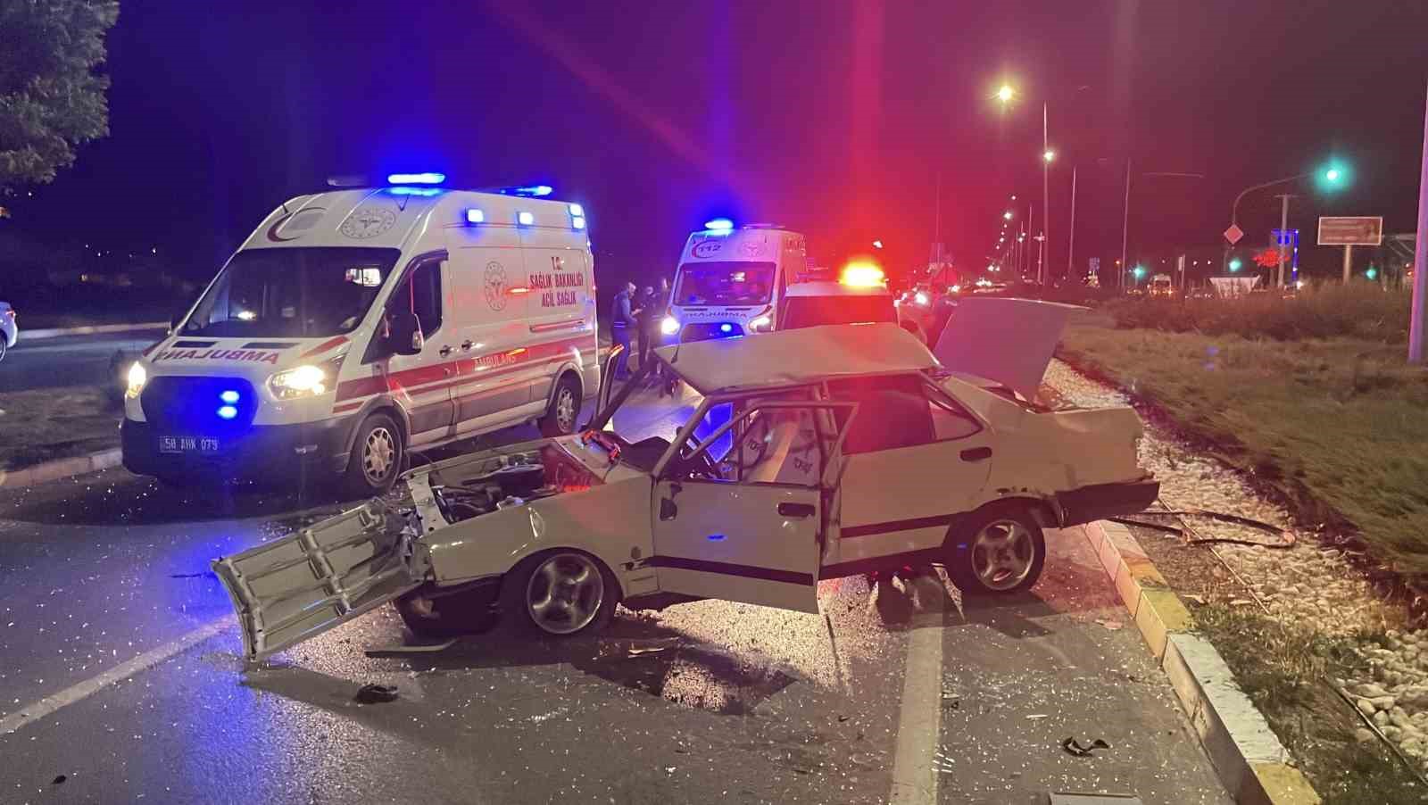 Sivas’ta Fiat Tofaş otomobil takla attı: 1’i ağır 3 yaralı
