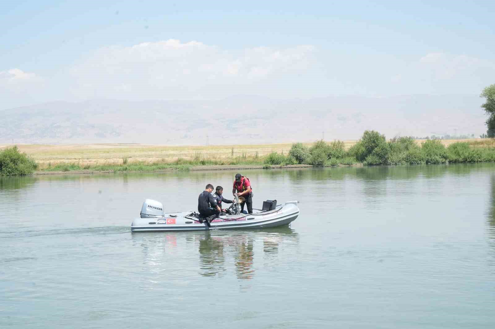 Murat Nehri’nde kaybolan Berat’ı arama çalışmaları 4’üncü gününde