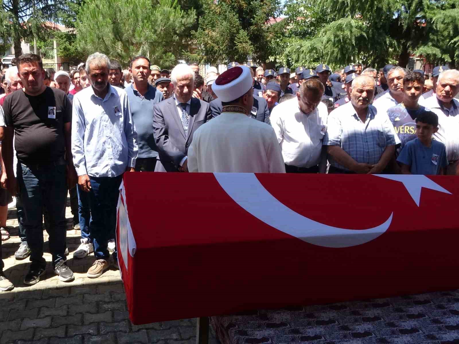 Kazada hayatını kaybeden uzman çavuş son yolculuğuna memleketi Uşak’ta uğurlandı