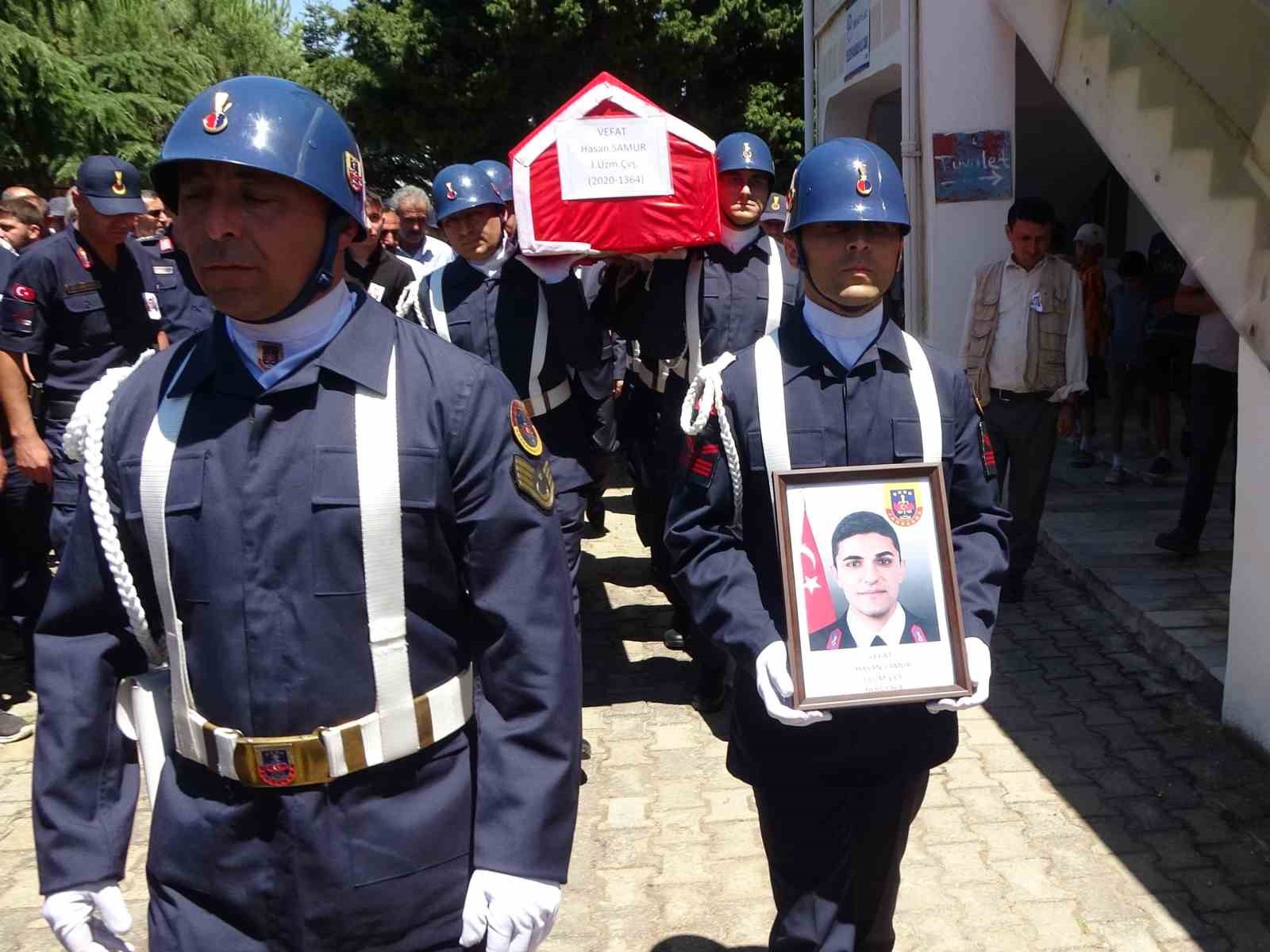 Kazada hayatını kaybeden uzman çavuş son yolculuğuna memleketi Uşak’ta uğurlandı