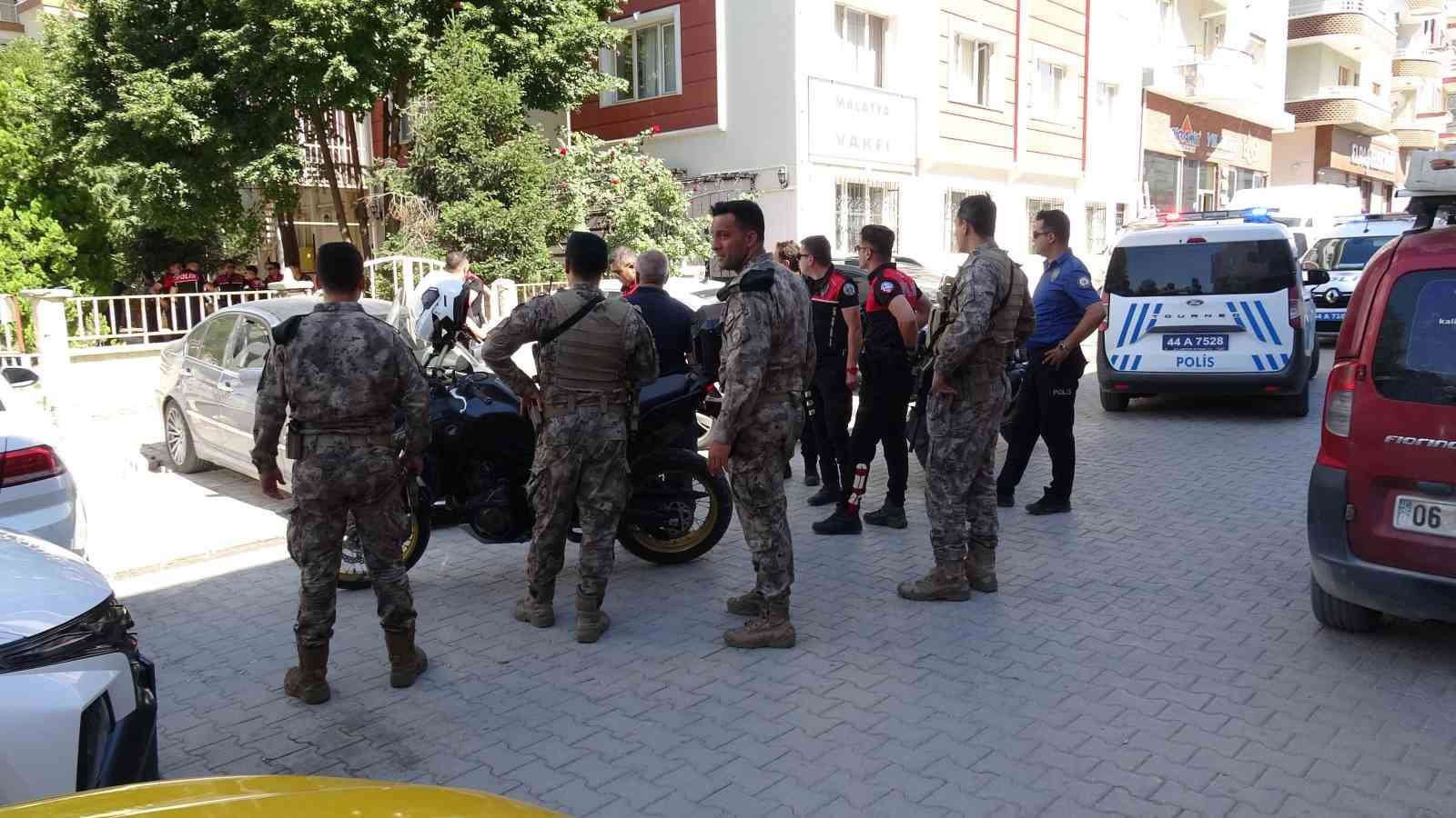 Pompalı tüfekle havaya ateş açan şahıs paniğe neden oldu