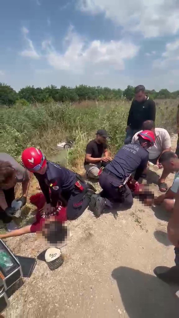 Sulama kanalına devrilen otomobildeki anne ve oğlu hayatını kaybetti