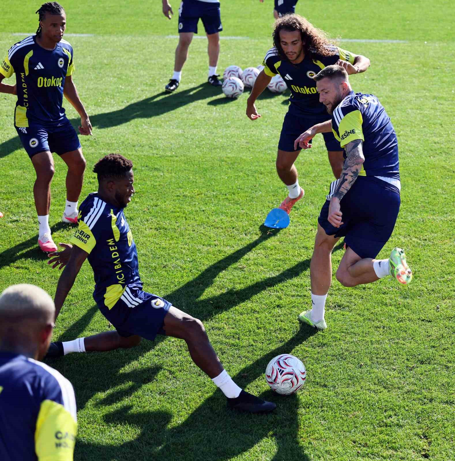 Fenerbahçe, Avusturya’daki hazırlıklarına devam etti