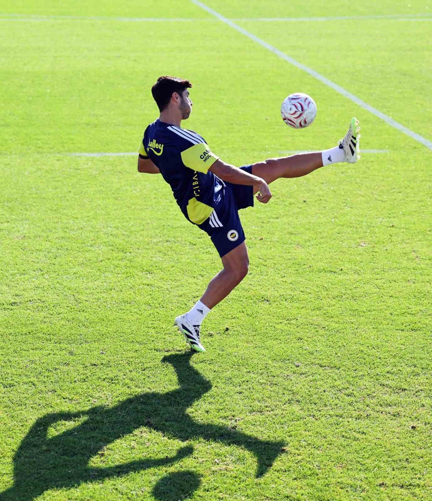 Fenerbahçe, Avusturya’daki hazırlıklarına devam etti