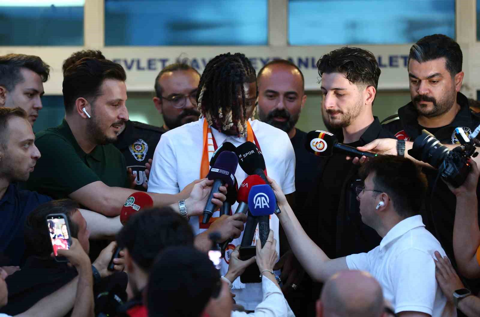 Galatasaray’ın yeni transferi Lesley Ugochukwu, İstanbul’a geldi
