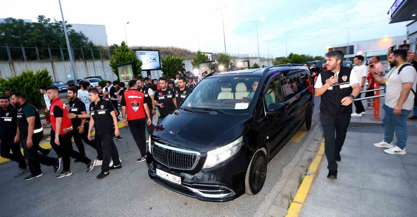 Galatasaray’ın yeni transferi Lesley Ugochukwu, İstanbul’a geldi