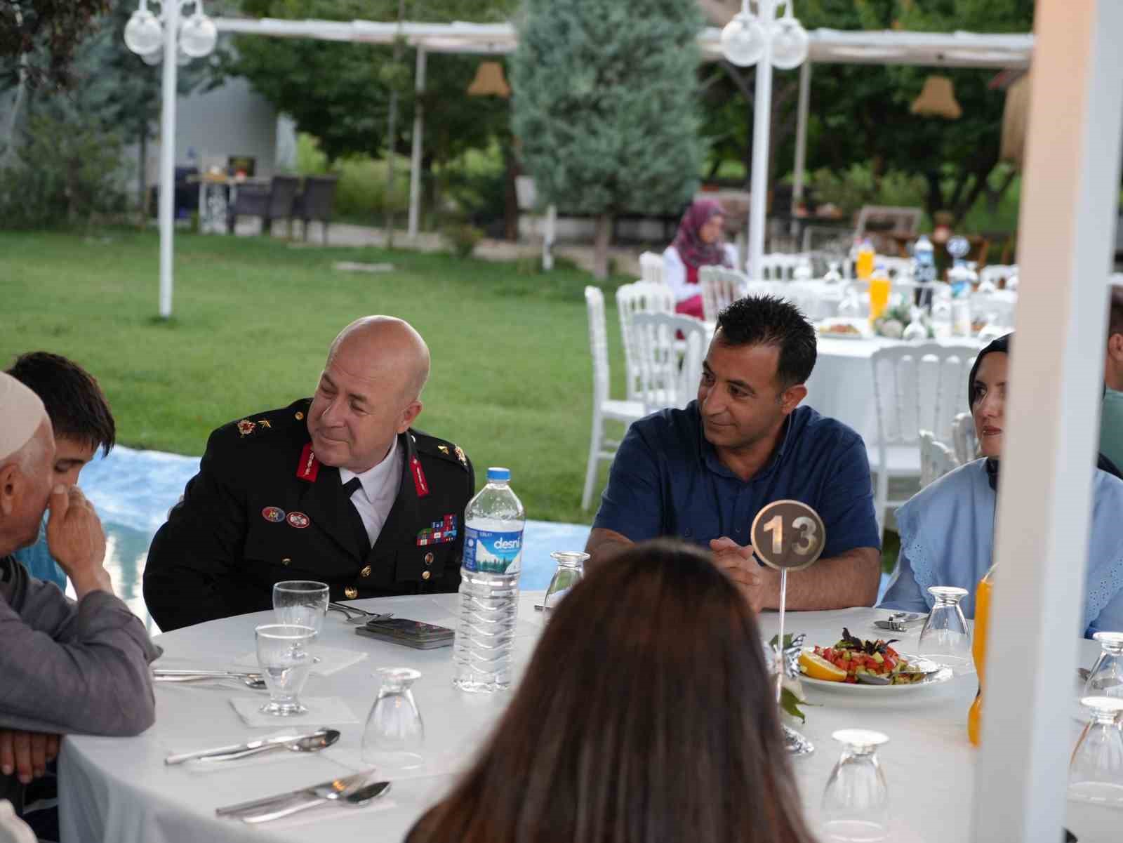 Iğdır’da şehit aileleri ve gaziler onuruna yemek düzenlendi