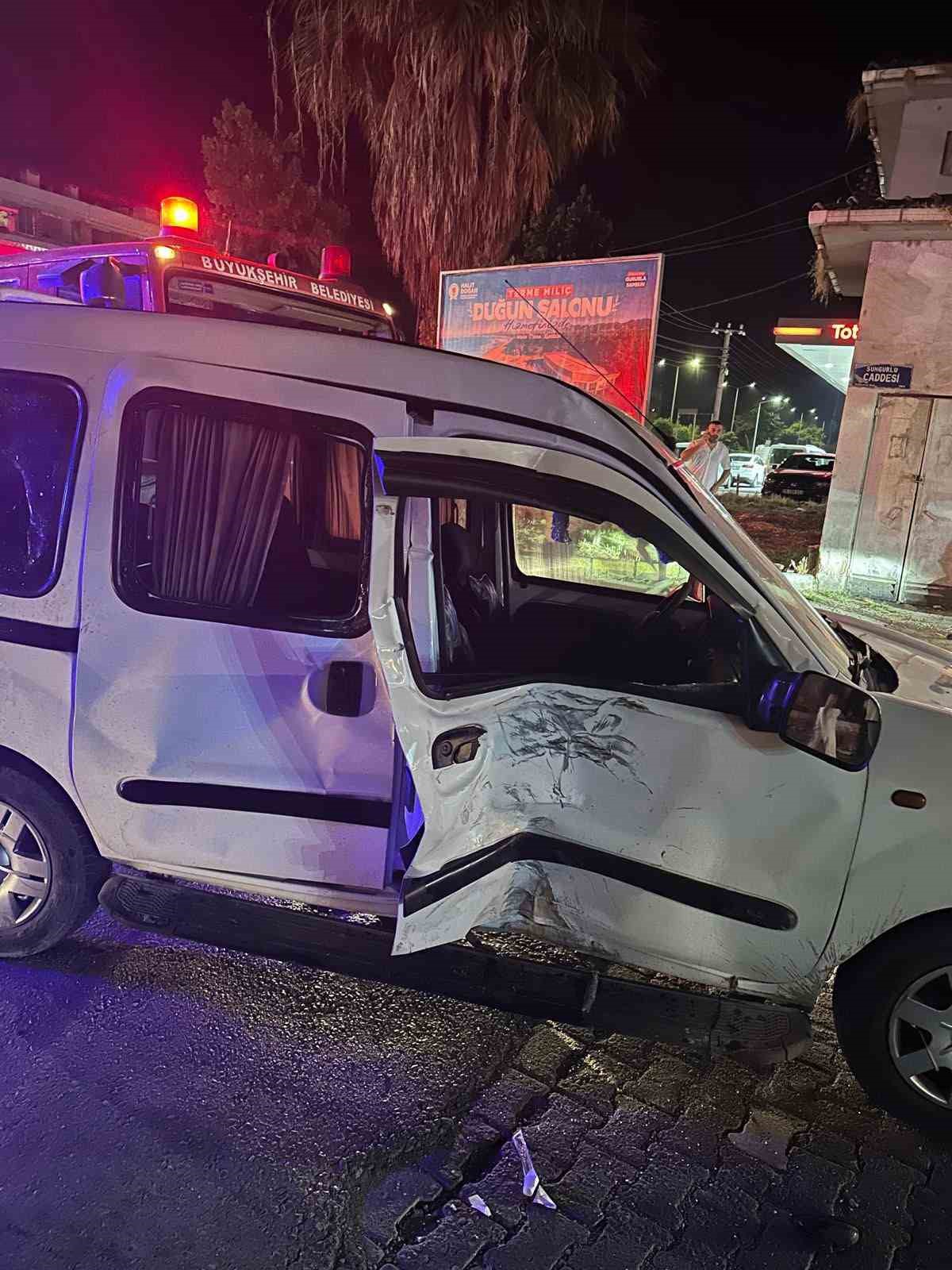 Samsun’da hafif ticari araç ile motosiklet çarpıştı: 5 yaralı