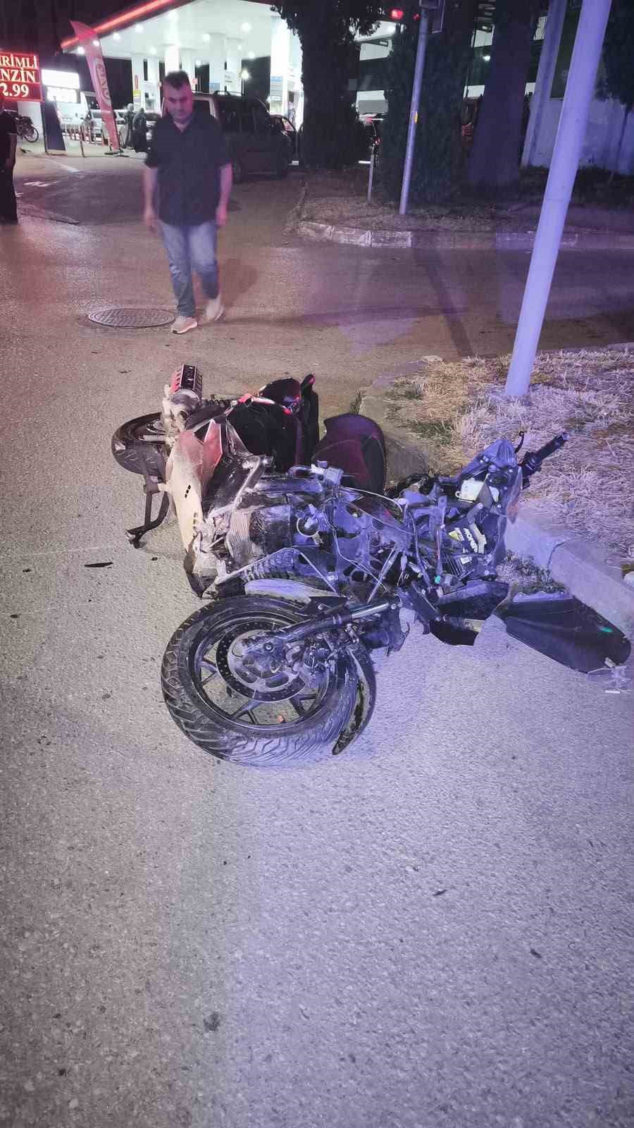 Samsun’da hafif ticari araç ile motosiklet çarpıştı: 5 yaralı