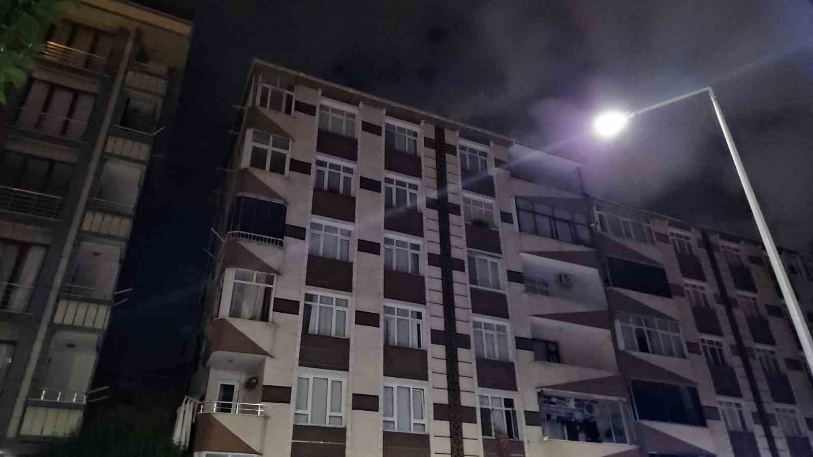 Bahçelievler’de yanında temel kazılan 7 katlı binadan çatlama sesi gelince tahliye edildi