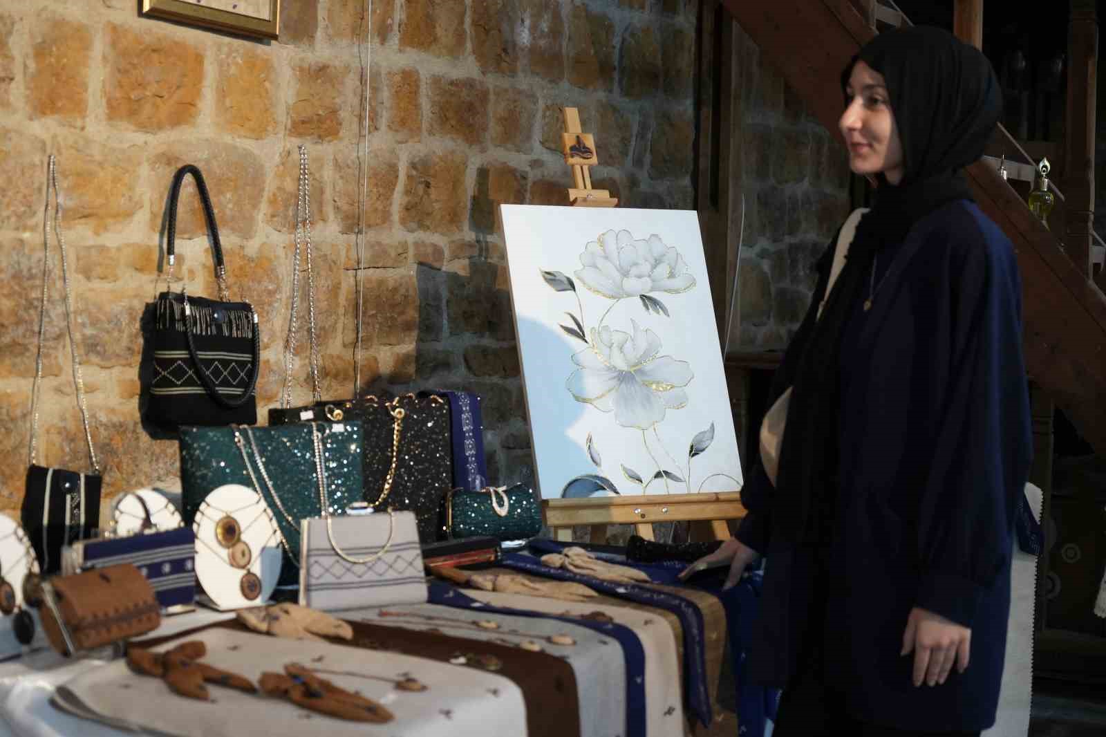 Bayburt’ta kadınlar geleneksel el sanatlarını modern tasarımlarla buluşturdu