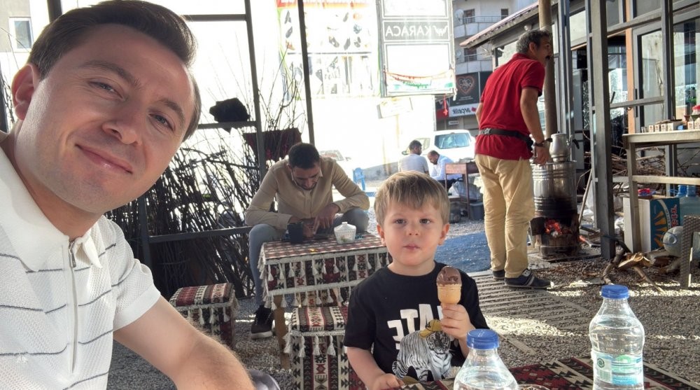 Yüksekova’da yürekleri ısıtan manzara: Halkın içinde bir kaymakam