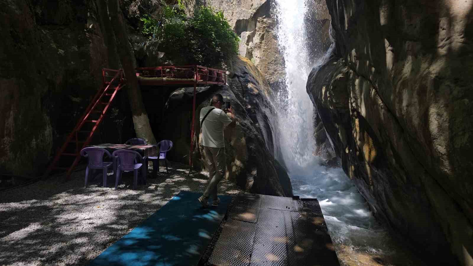 Nehri Şelalesi’ne yoğun ilgi