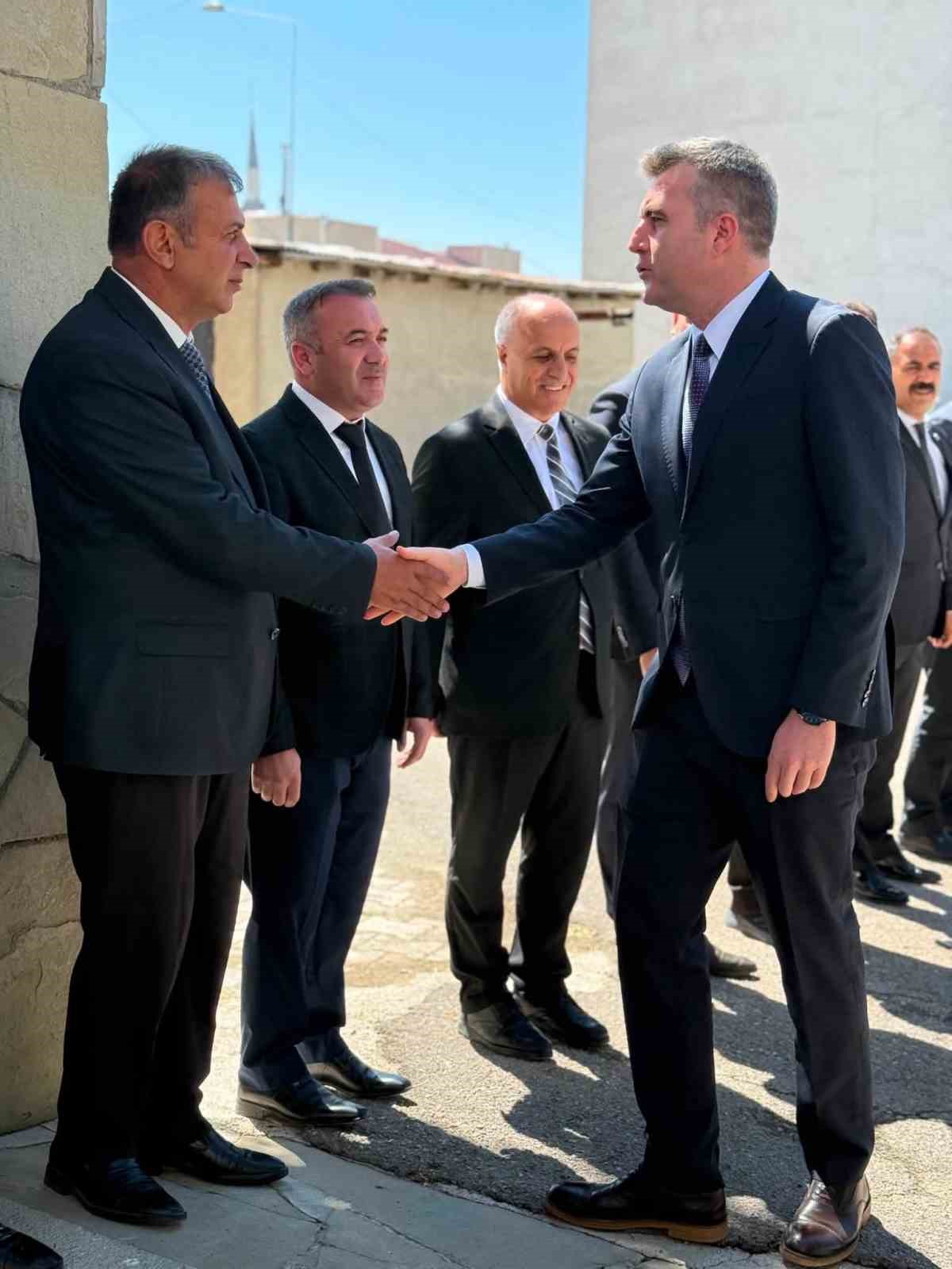 Özalp Kaymakamı Bolat görevine başladı