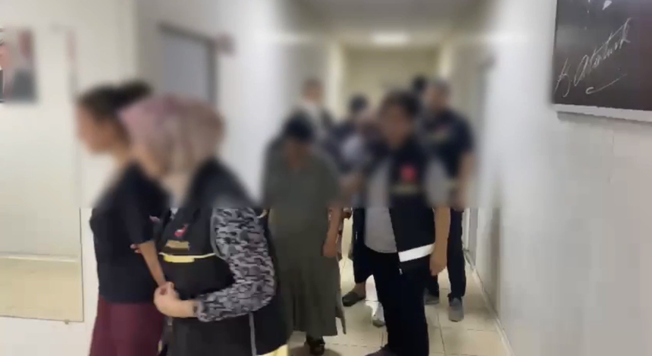 Mersin’de halk plajında hırsızlık yapan 5 şüpheli Osmaniye’de yakalandı