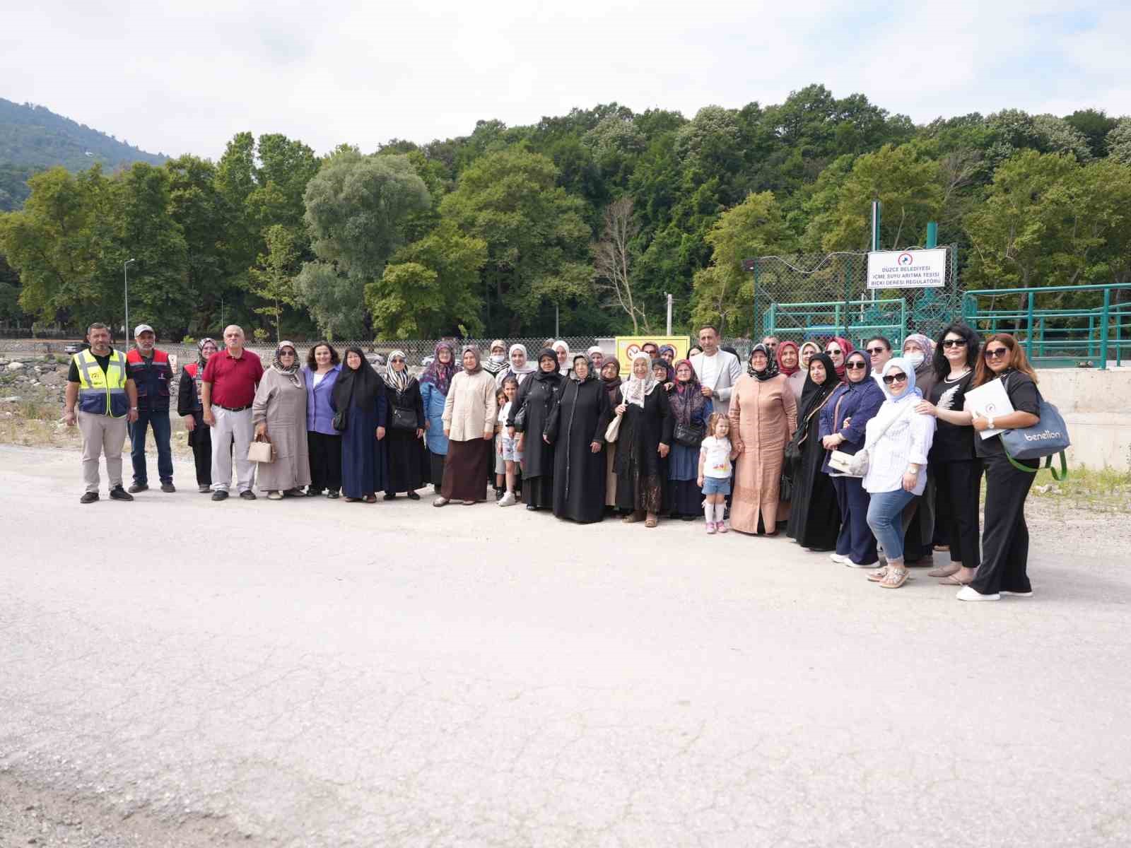 Düzce Belediyesi hizmette, kadınlar keşifte