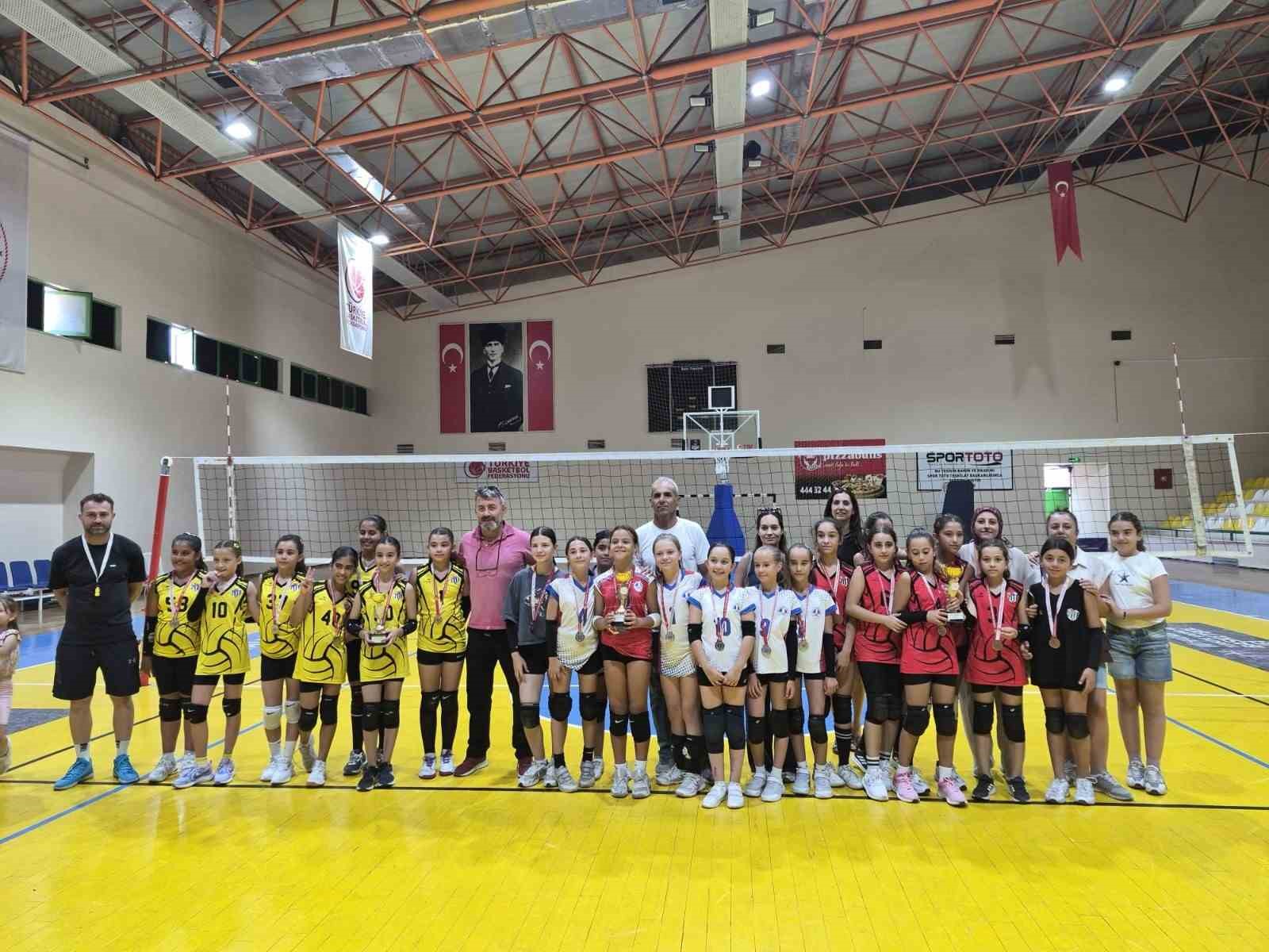 Burhaniye’de gençler spor ve sanatla tek yürek oluyor