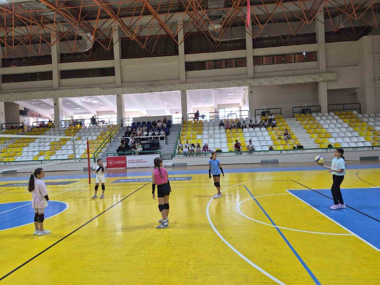 Burhaniye’de gençler spor ve sanatla tek yürek oluyor