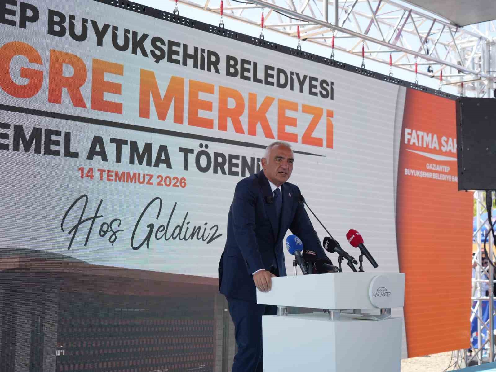 Bakan Ersoy: "Bu merkezin Gazianteplilerin ticaret, kültür ve sanat hayatında ciddi etkisi olacağına inanıyorum"