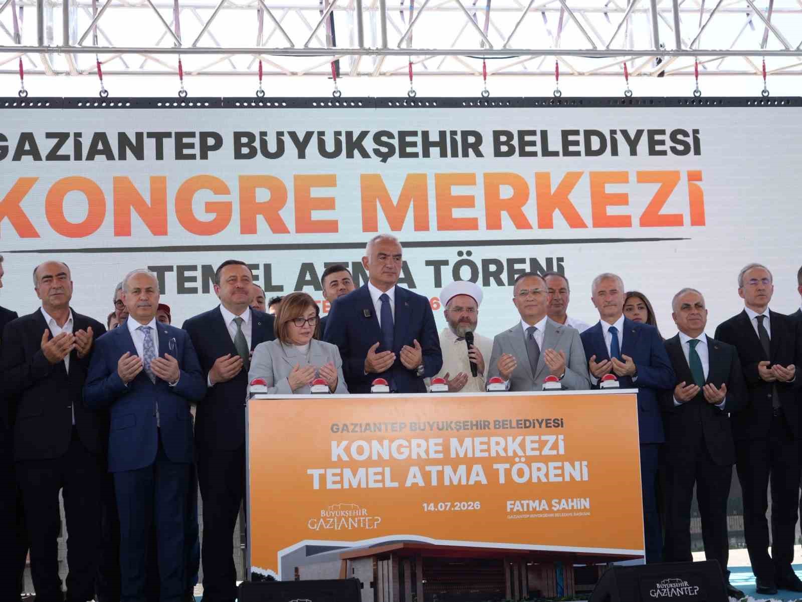 Bakan Ersoy: "Bu merkezin Gazianteplilerin ticaret, kültür ve sanat hayatında ciddi etkisi olacağına inanıyorum"