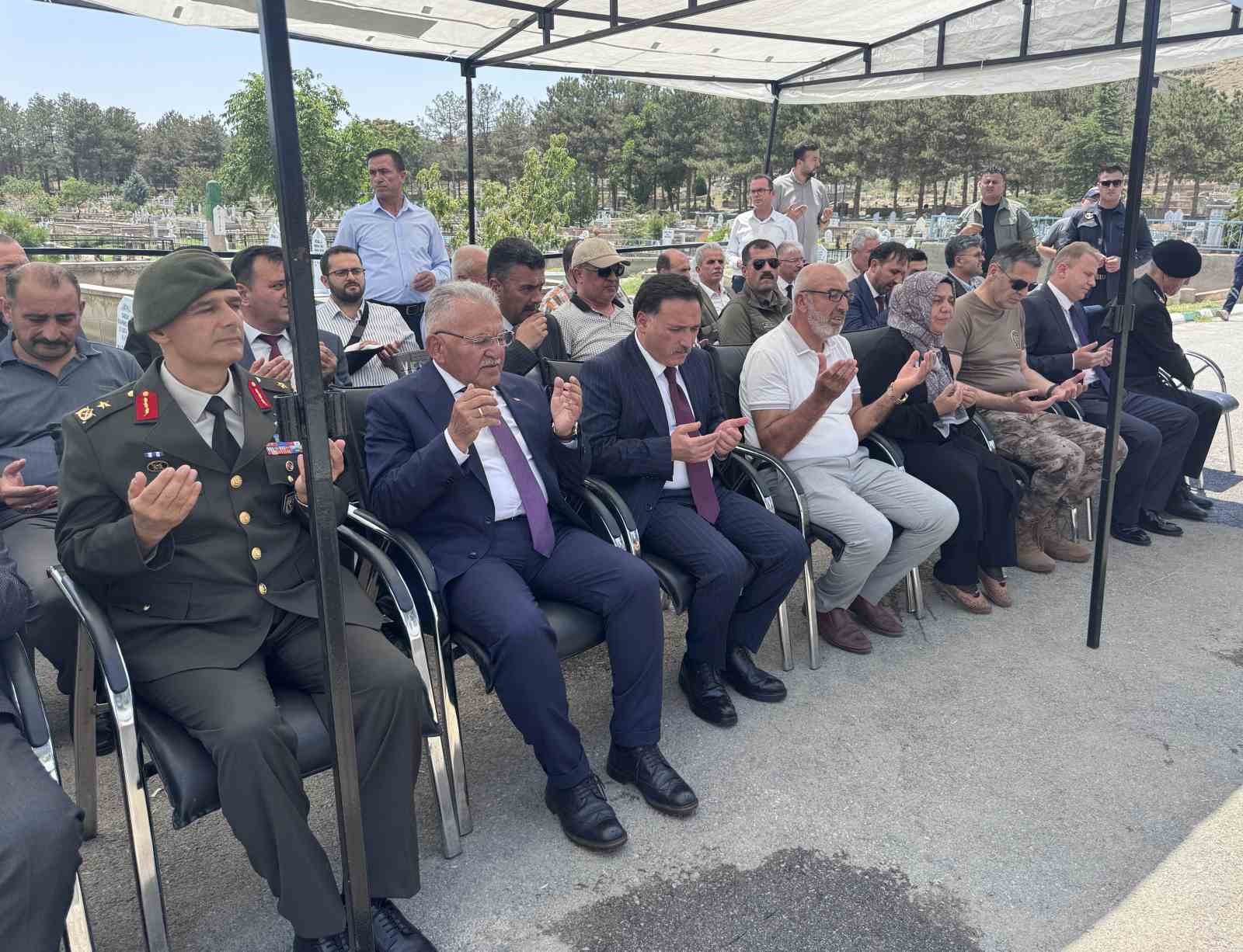 15 Temmuz şehidi Kübra Doğanay, kabri başında anıldı