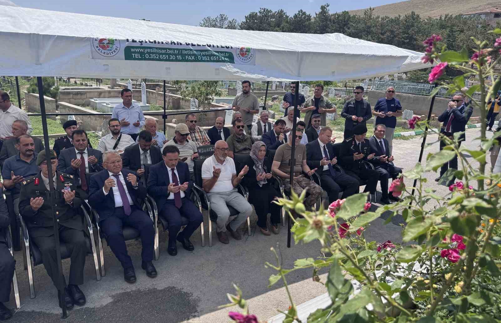 15 Temmuz şehidi Kübra Doğanay, kabri başında anıldı