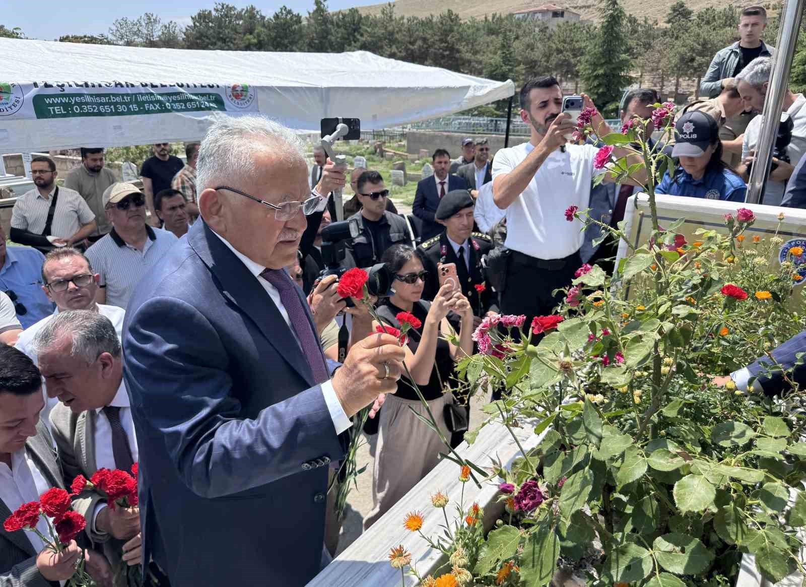 15 Temmuz şehidi Kübra Doğanay, kabri başında anıldı