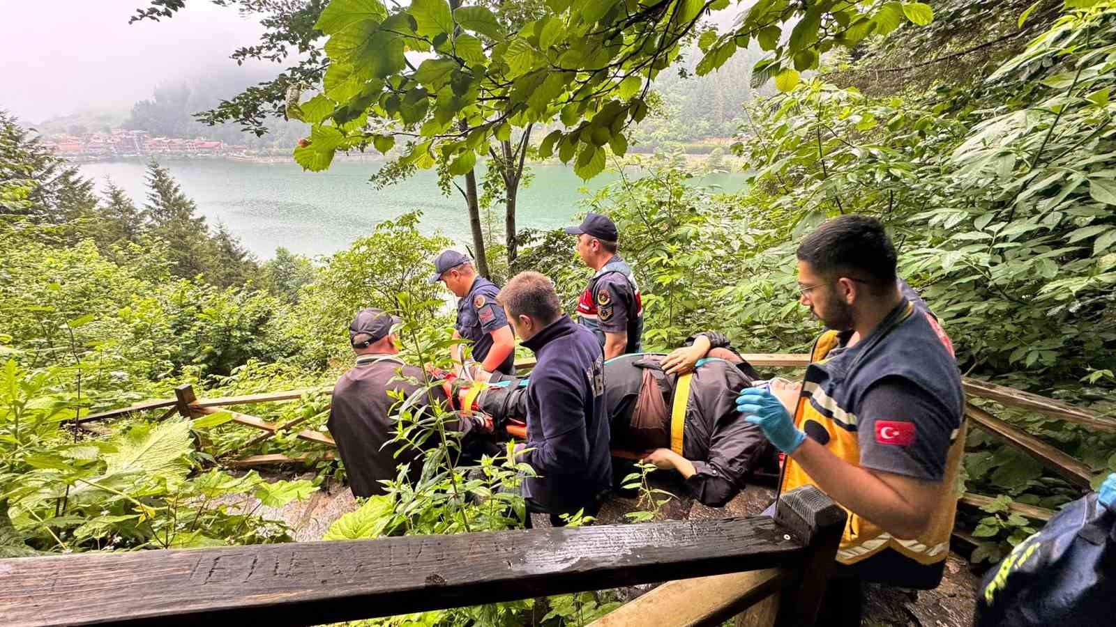 Uzungöl’de seyir terasından araç uçtu: 2 Arap turist yaralı