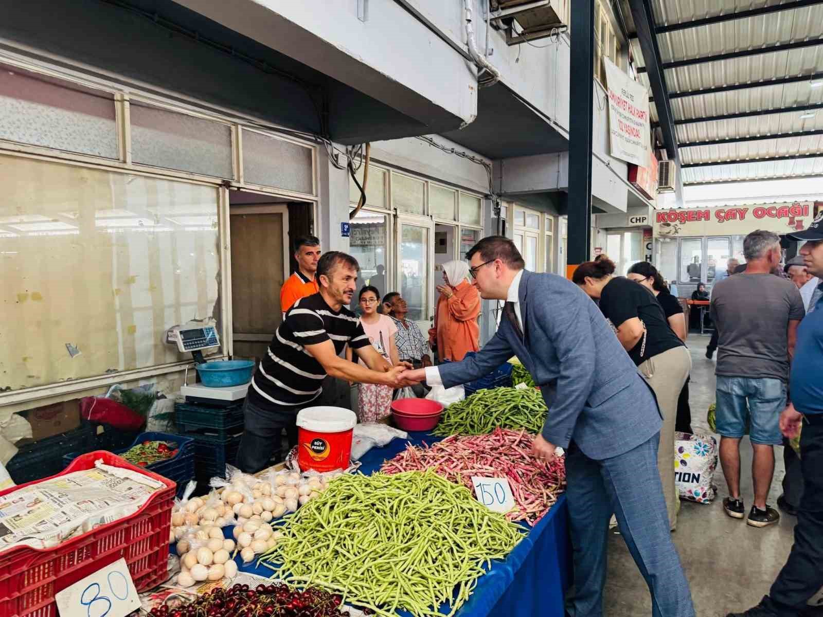 Kaymakam Sözen pazarcı esnafı ve vatandaşlarla buluştu