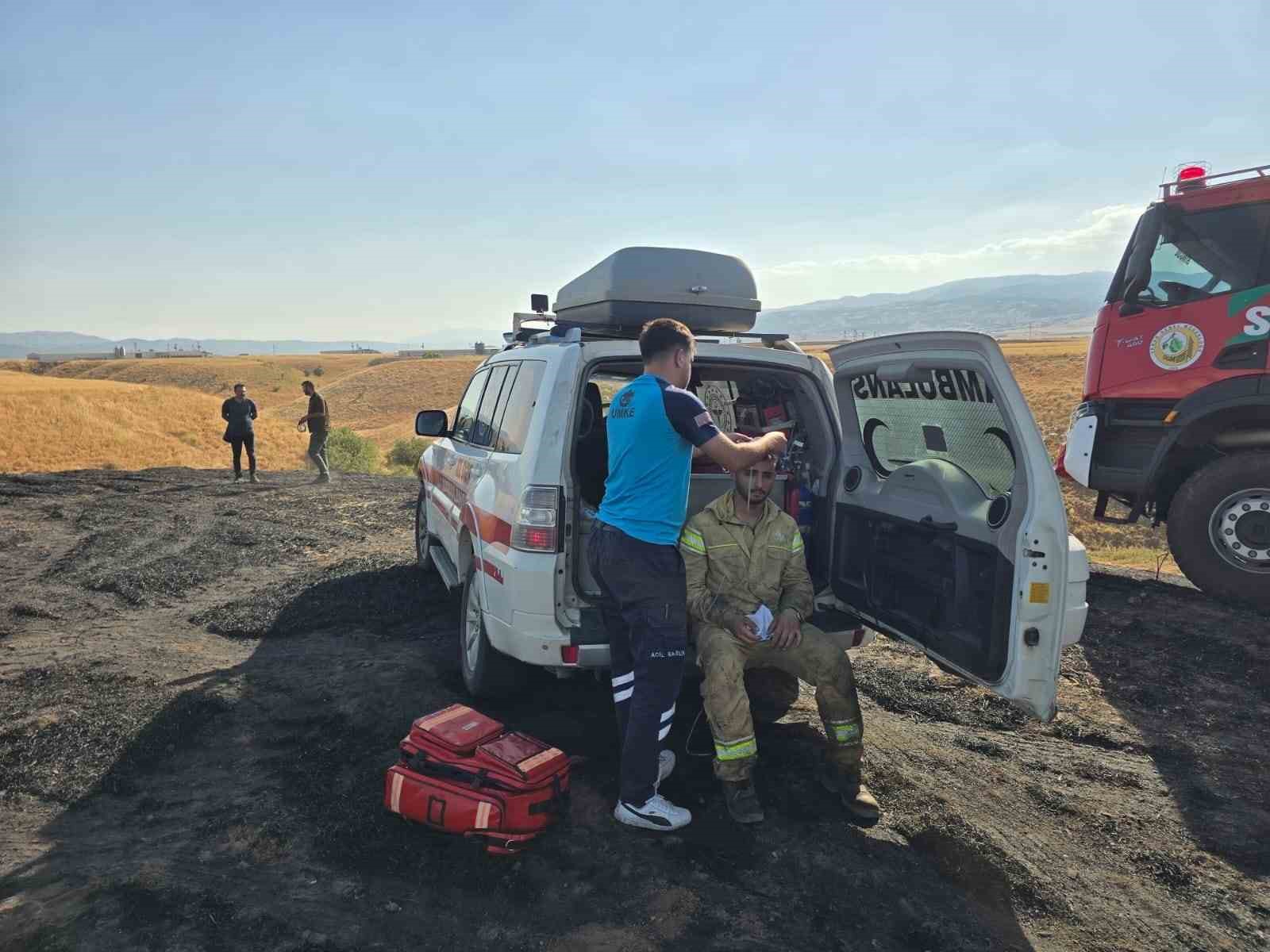 Yangına müdahale eden 4 personel dumandan etkilendi