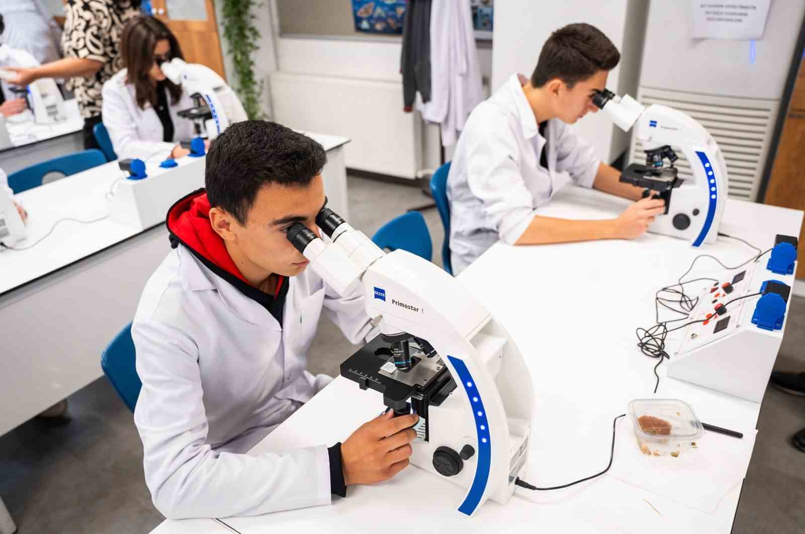 TÜBİTAK Fen Lisesi geleceğin bilim insanlarını arıyor: Başvurular 15 Temmuz’da sona eriyor